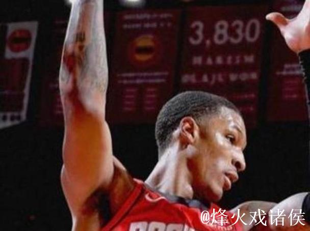 乌度卡对裁判怒吼：你xx睁大眼睛看看，睁大你的x眼看看