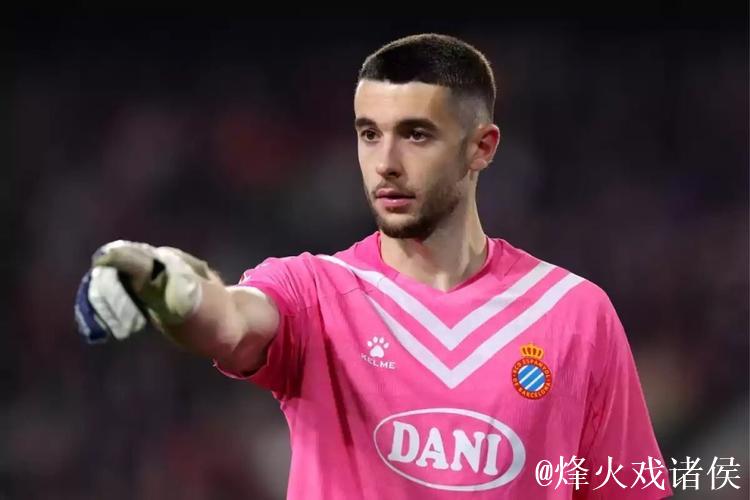 世体：霍安-加西亚因遭受撞击一瘸一拐，但能出