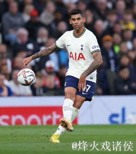 西蒙斯:很高兴罗梅罗把点球让给了我;能踢欧冠 西蒙斯:很高兴罗梅罗把点球让给了我;能踢欧冠