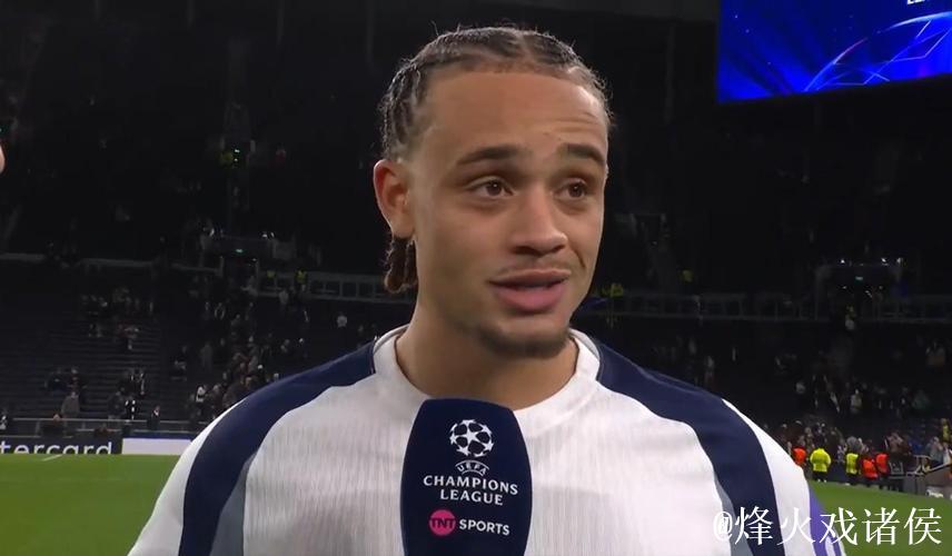 西蒙斯:很高兴罗梅罗把点球让给了我;能踢欧冠 西蒙斯:很高兴罗梅罗把点球让给了我;能踢欧冠