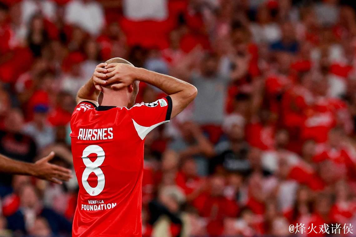 索博斯洛伊失误致点球 利物浦0-1负加拉塔萨雷遭遇两连败 索博斯洛伊失误致点球 利物浦0-1负加拉塔萨雷遭遇两连败